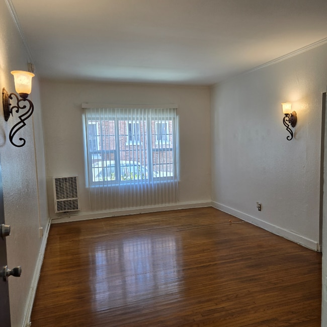 Photo - 636 N Plymouth Blvd Apartment Unit 105
