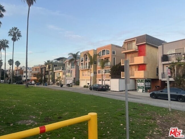 Building Photo - 6655 Esplanade Rental