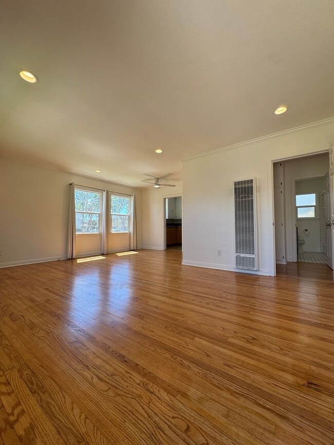 Photo - Modern 2-Bedroom Apartment in Prime West LA Location Unit 11323