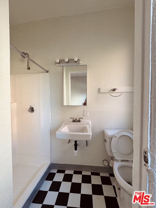 Building Photo - 920 S Hobart Blvd Unit 106