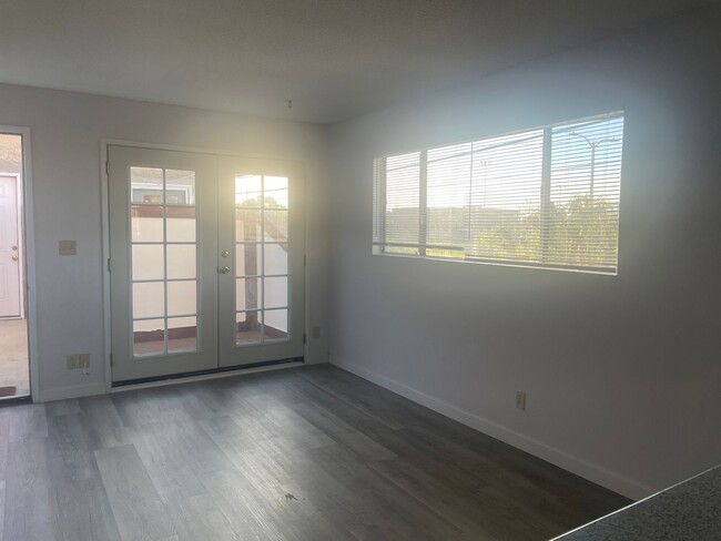 Building Photo - 1308 W 225th St Unit #16