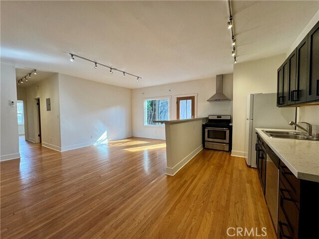 Photo - 1216 N Kenmore Ave Unit 3