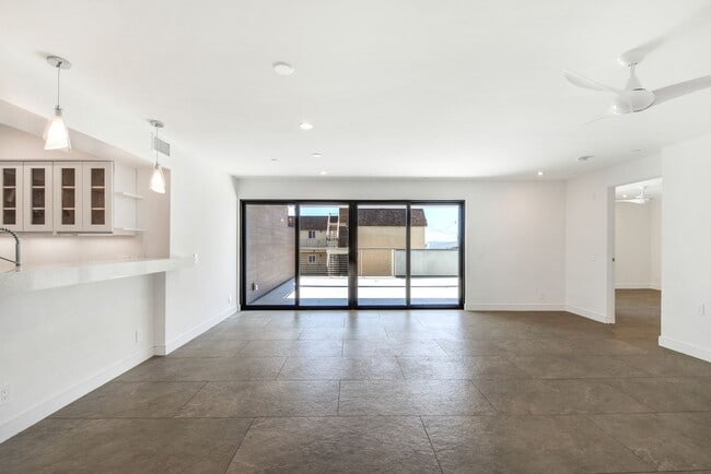 Photo - 2700 Manhattan Ave Unit 2700 Manhattan Ave. #202