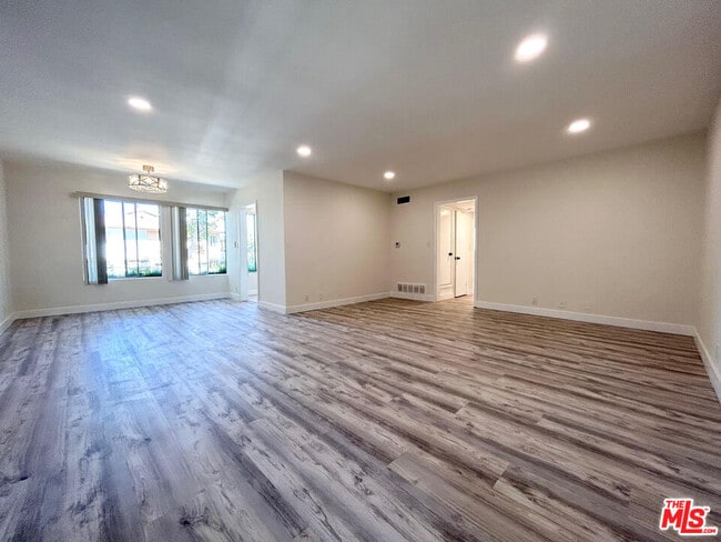 Photo - 439 S Oakhurst Dr Unit 1