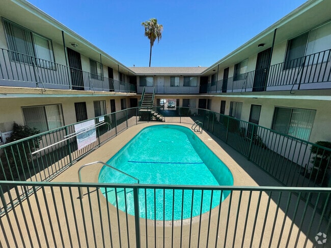 Building Photo - 6444 Tujunga Ave Rental