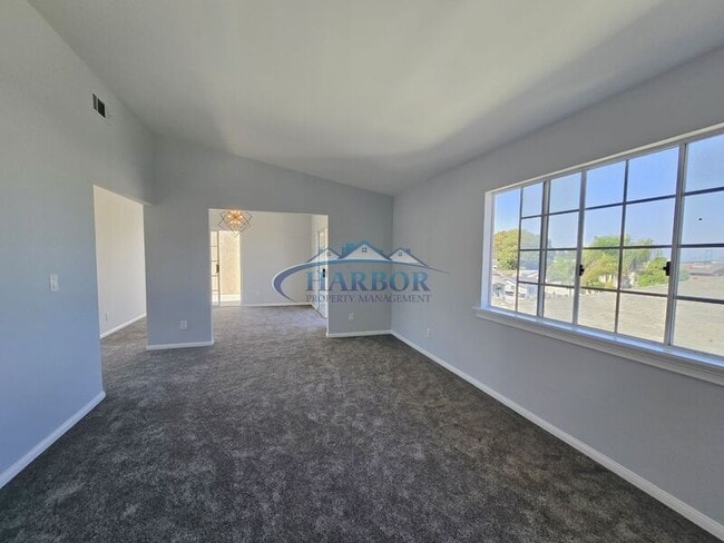 Photo - 855 W 2nd St