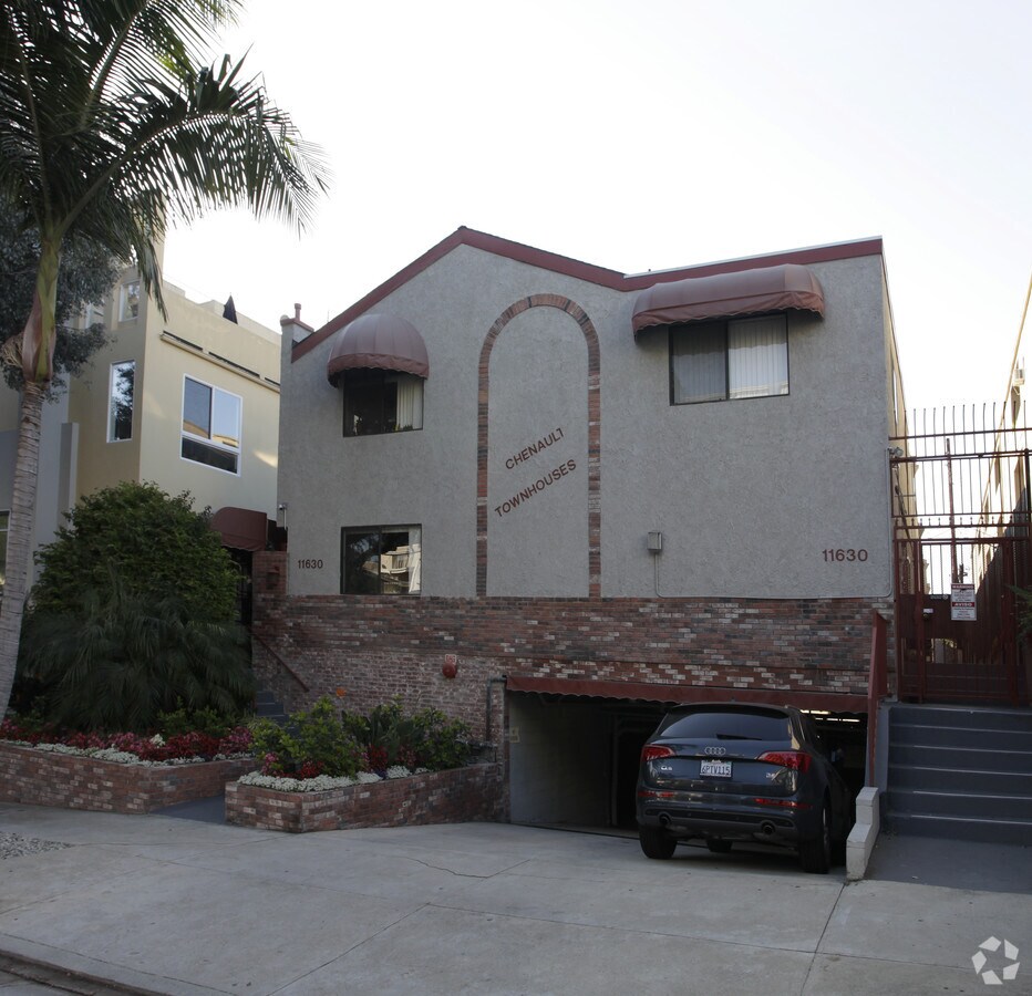 Primary Photo - Chenault Townhomes