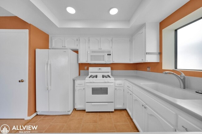 Photo - 2 Bed/2 Bath Talmadge Townhome with Garage