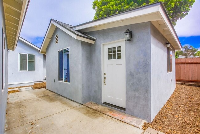 Building Photo - 3266 Unit B