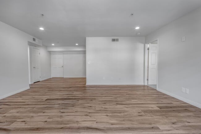 Photo - 449 N Catalina Ave