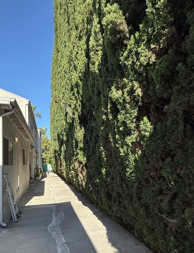 Photo - 751 N Sycamore Ave Apartment Unit 751