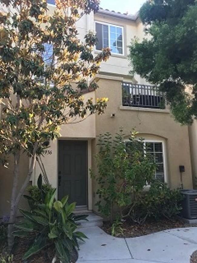 Building Photo - Lovely Otay Ranch townhome