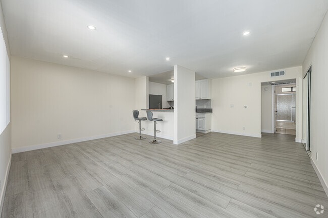 Interior Photo - 142 S Normandie Ave