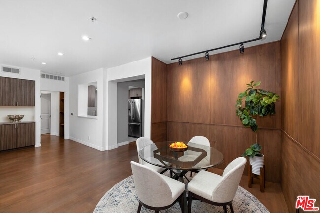 Photo - 930 N Doheny Dr Unit 317