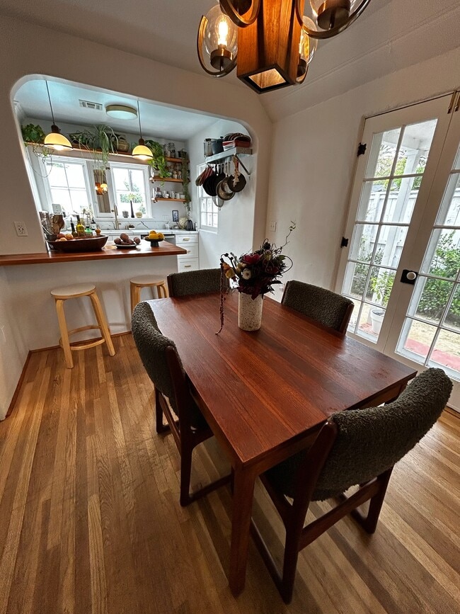 Photo - 1851 Hope St