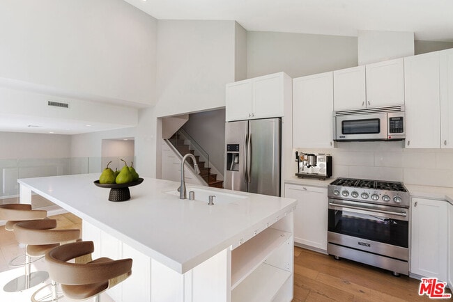 Photo - 4911 Patrae St