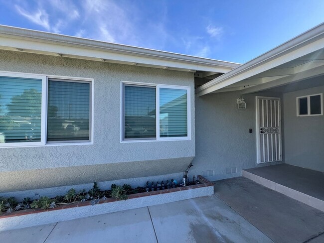 Building Photo - 4 Bedroom home located in beautiful La Habra neighborhood
