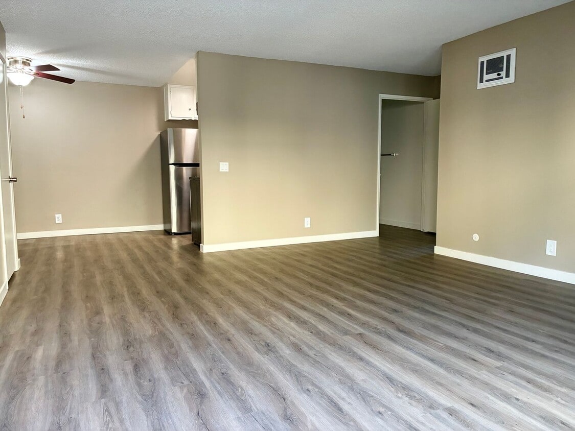 Floor Plan - ?Newly Remodeled Downstairs Unit! + Half Off Fi...