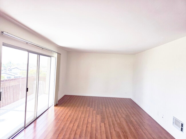Photo - 6050 Canterbury Dr