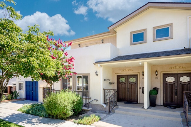 Photo - 165 N Kenneth Rd Townhome
