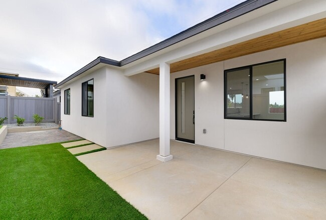 Building Photo - 5142-44 Los Robles Unit 5144 Los Robles Rental