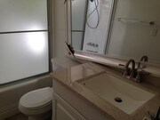 complete shower/tub - 425 Doheny S Dr Unit 7
