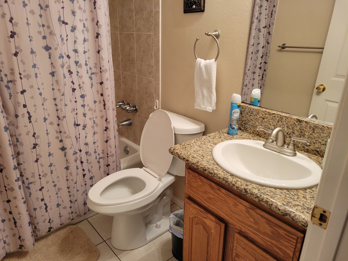 Photo - 530 E Queen St Unit Room for Rent