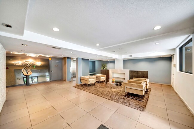 Photo - 141 S Clark Dr