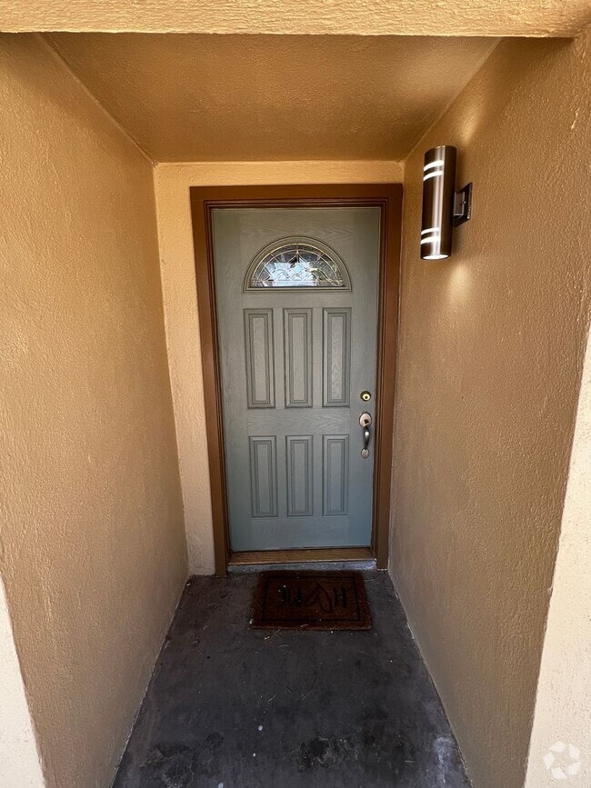 Building Photo - Updated 3-Bed Home Near Base & Joshua Tree...