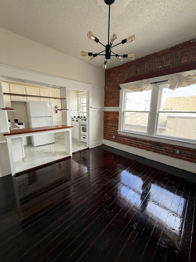 Floor Plan - Junior 1BD (City View)- $2,450