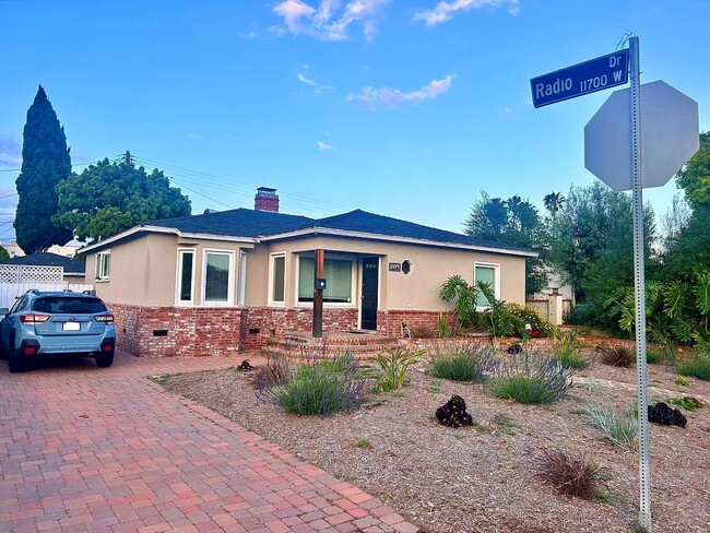 Photo - 2654 Granville Ave