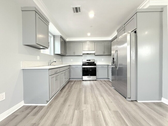 Photo - 320 E 55th St Condo