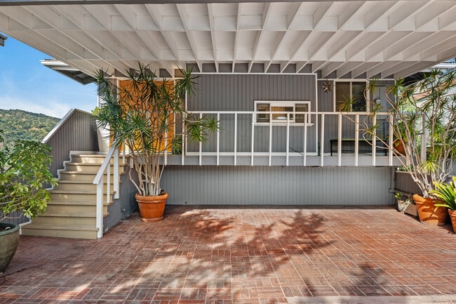 Building Photo - 2843 Lambert Dr