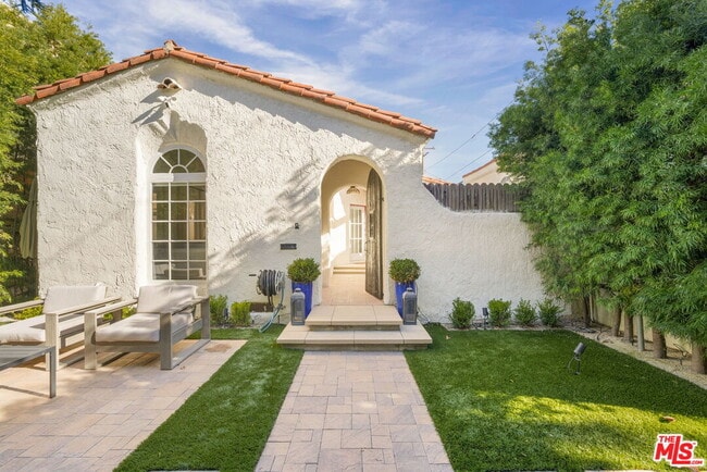 Photo - 360 Canon Dr