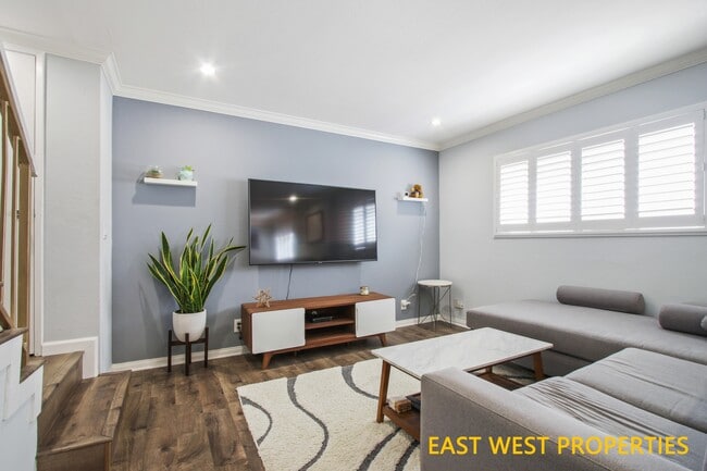 Photo - 1430 S Point View St Townhome