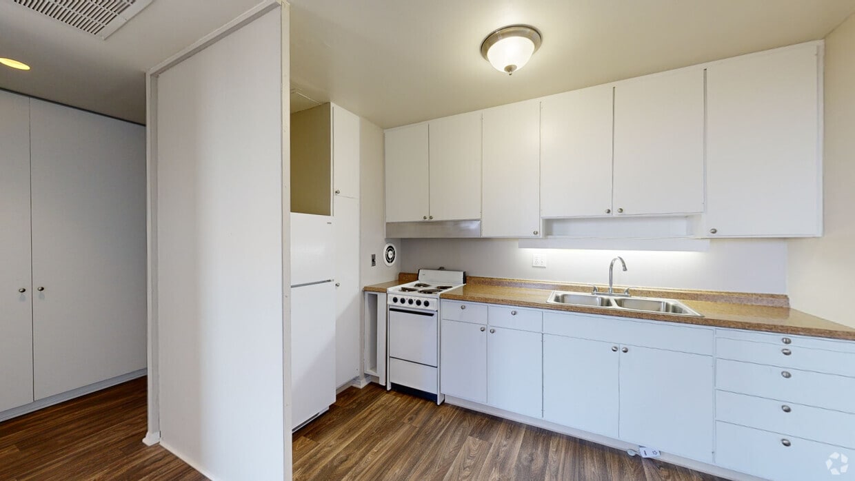 3D Tour - Bay Towers at Bixby Knolls - 55+ Active Adult Apartments