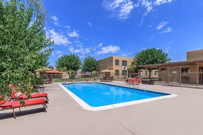 Mollison Villas - Mollison Villas Apartments