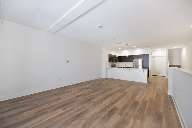 Photo - Palomar Station