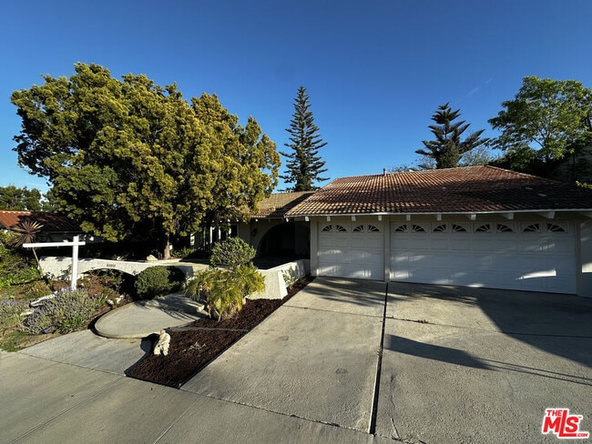 Photo - 26572 Academy Dr
