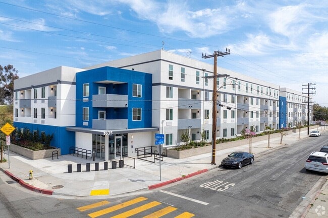 Building Photo - Luxurious Apartments - 3 Bedroom, 2 Bedroom and 1 Bedroom units available!