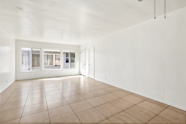 Building Photo - 1405 S Broadway Unit 4