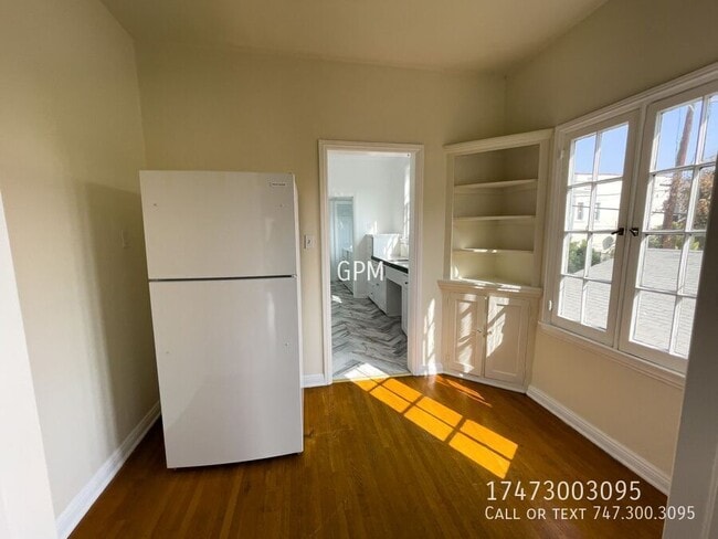 Photo - 5353 1/2 La Cresta Ct-