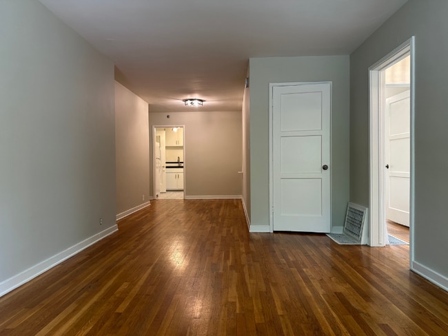 Photo - 1858 N Kingsley Dr Unit 1858