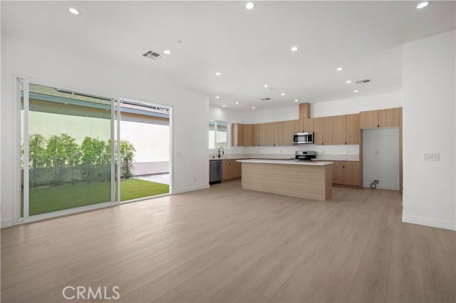 Photo - 6948 Amestoy Ave