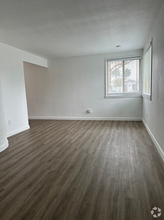 Building Photo - 1331 Ximeno Ave Unit 1331 Ximeno Rental