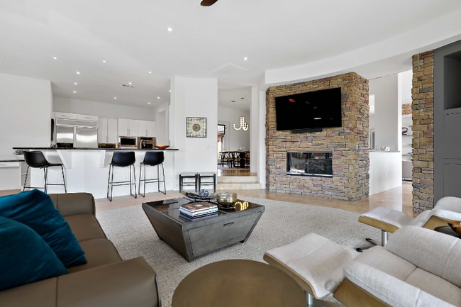 Photo - 50070 Vía De Moda