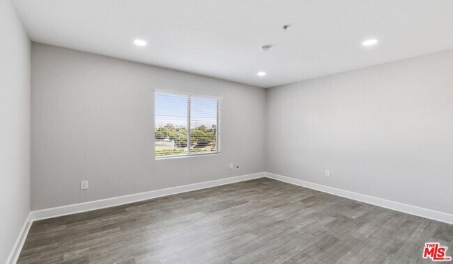 Photo - 6280 W 3rd St Unit 412