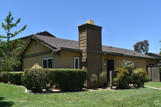 Building Photo - 3 Bedroom 2 Bath Single Story Home- Mesa V...