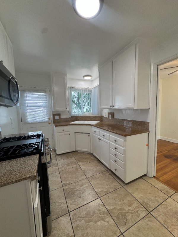 Building Photo - 1750 Grevelia St Rental