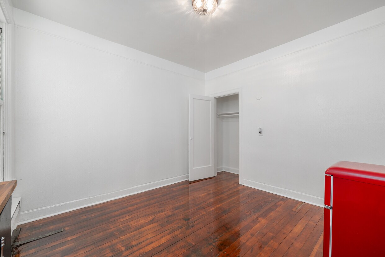 3D Tour - The Cabrillo (shared restroom) Apartments